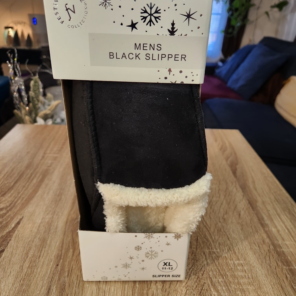 Festive Voice men's black slippers, size XL (11-12)